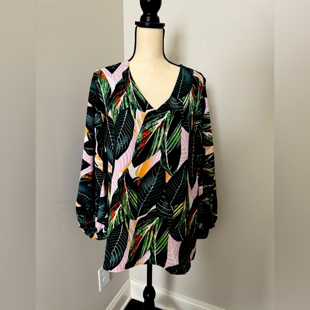 Belongsci palm leaf tunic long sleeves blouse. Size L